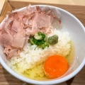 神楽坂「麺屋 猪一 神楽坂」炙り焼豚 出汁そば 白醤油 + 麺大盛り + 極薄削り節の赤玉卵かけご飯 + ご飯大盛り