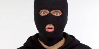 【いい話】パートで雇ってるおばちゃんに夜間清掃の仕事してもらって深夜に一緒に帰ってるときコンビニに寄ったら…