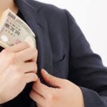 呼び止めてカード見せて千円奪い取る詐欺またやってる……