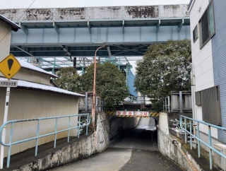 【散歩徒歩旅】鶴見駅からグルメシティ糀谷店まで歩く【雪の鶴見線沿線歩き旅】