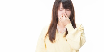 実家には常に焦げたプラスチックのような不快な匂いがただよっていた…その匂いの正体がわかった時は驚いた