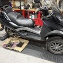 ピアジオ　MP3　２５０　水漏れトライブ発生！結構重度です＿|￣|○