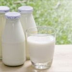 客「この牛乳品切れですか？」スーパー店員ワイ「在庫確認してきますので少々お待ち下さい」 	