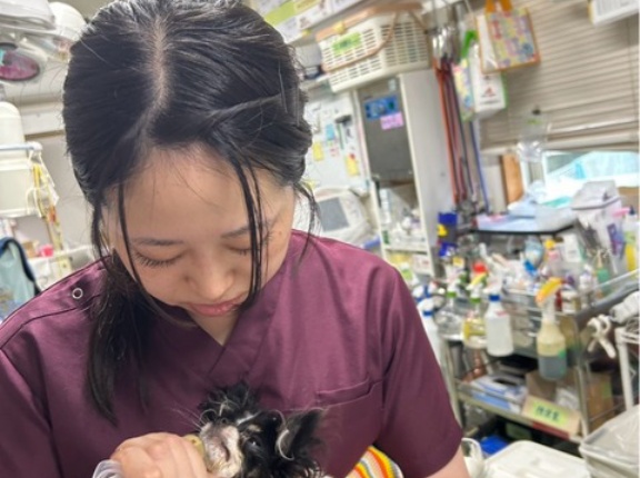 食べ無い子には強制給餌😅💦💗