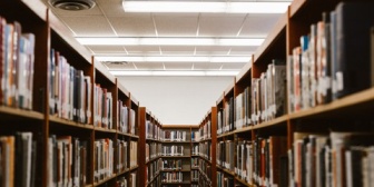 【愚痴】雰囲気が好きでよく行く図書館に、たまに酔っ払いの男がいて…