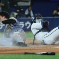 DeNA、山本祐大が6回に途中交代…クロスプレーで左手を負傷か