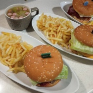 強い風。と、インディゴカラーの波石つくりました。