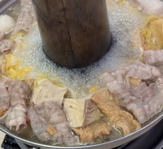 新竹グルメ「老瀋陽」クセになる美味しさ酸菜白肉鍋！優しく味わい深いスープが絶品