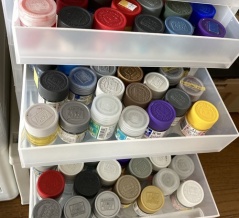 ラッカーと水性と使い分けどうしてるの？