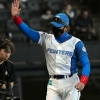 これぞ新庄野球の真骨頂！日本ハムの4点目はトリッキーな重盗ゲット…新庄監督は万歳！