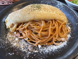 小松市矢崎町から沖町に昨年11月11日に移転オープンした洋食ダイニング「VAGABOND」ランチにキングナポリタン