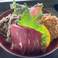 3種の鯨料理が丼の中を彩る！　わざわざ行くべき道の駅レストラン〜南房総　お食事処 和田浜〜