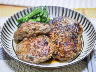 大葉たっぷりで食べる和風ハンバーグ&久しぶりに「すき家」の牛丼を食べました