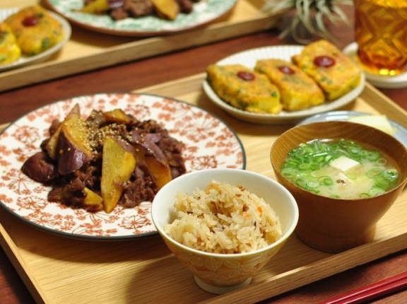 無邪気オットに腹を立てる妻の図（夫婦円満の秘訣）と試作続きの2日分晩ごはん