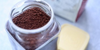 【報告者が…】彼女がインスタントコーヒーの粉を少量の水道水と混ぜて、電子レンジで10秒チン。→ともかく、作り方が貧乏くさくて…