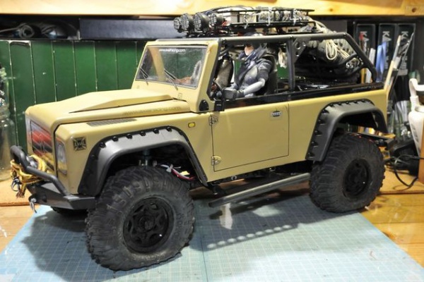 クローゼットの中のおもちゃ箱 - AXIAL SCX10 ボディ換装ディンゴから