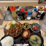 うふふの美味しいもの探すぞ♪