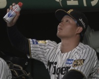 森下翔太、試合中にキンチョール噴いててワロタwwwwwwwww