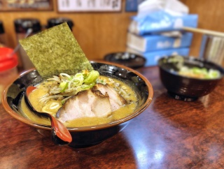 味噌ラーメン 信玄みそ@多摩市【2026新店】<濃厚味噌󠄀ラーメン＋炙り肉丼(旨ネギ塩)>