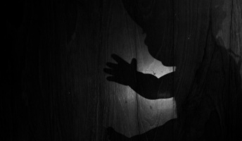 死ぬ程洒落にならない怖い話を集めてみない?『死後も蹂躙される魂』『霊の髪の毛をDNA鑑定した結果』他