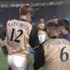 日ハム松本が二塁ベース上で野手と交錯　ベンチ裏に下がる