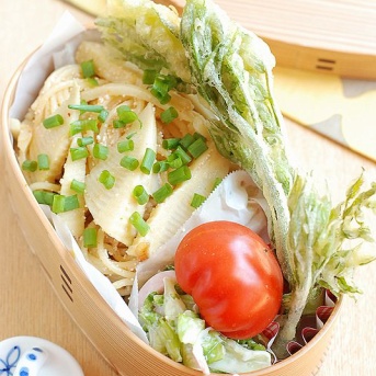 たけのこと明太のパスタ弁当【休日をまんきつ】