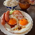 【画像】この朝飯を出されて喜ぶかどうかがおっさんか若者かの境界線らしいｗｗｗｗｗｗｗｗｗｗｗｗ