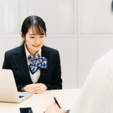 銀行俺「口座作りたい」クソ行員「うーん…ご自宅に近い店舗にされた方が…」俺「ここが最寄りですけど」⇒結果！！
