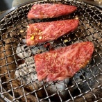 おばあちゃんに夜焼肉行こうって誘われたんだけど行くか迷ってる