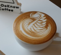 【宝塚市 カフェ】山本駅チカ『YouDoKnowCoffee』は人気バリスタのラテアートや夜カフェ、ユニークイベント開催と魅力満載