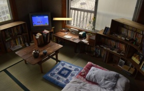 X民「家にいるとほぼスマホ触ってるけど、スマホがない時代って一人暮らしは何をしたの？」 → 昔の暇つぶしが話題にwwww