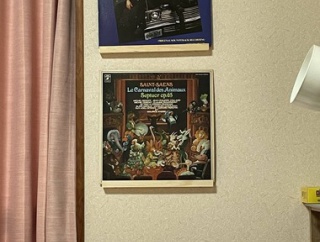 【画像】ワイ、部屋にレコードを飾ってしまうｗｗｗｗｗｗｗ
