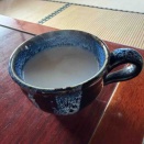 忙しさの中で味わう、朝のホットミルクというやすらぎ