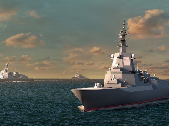 入渠中のイージス艦「はぐろ」と建造中の「ASEV」…並んで見るとやはりデカい！