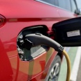 EVメディア「EV購入者はローン延滞リスク50%低い！高金利はおかしい！」