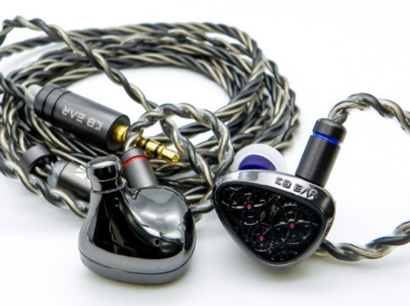 「KBEAR Tourbillon Pro」 魅力的なギアデザインにPU+PEEK+ブルーDLC振動板ドライバー搭載。使いやすいリスニングサウンドの100ドル級イヤホン【レビュー】