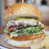 『愛知県岡崎市｜スティルローキー (STILL LOWKEY)の「チーズバーガー」』の画像