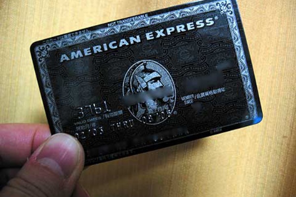 アメックスのプラチナカード持ってる奴より格好いい ブラックカード