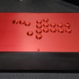 『【アケコン】アルマイト塗装天板をワン・ド・オンでオーダーメイド!メタリックボタンが映える大満足の仕上がりに』の画像