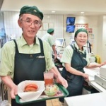 モスバーガー、高齢者スタッフ“モスジーバー”を積極雇用で好影響