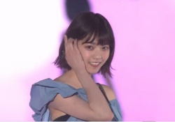 【乃木坂46】見えた!?? なぁちゃんのオフショルがめっちゃセクシーまるwww【動画あり】