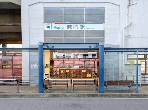 本日8/11(月・祝)の16時前頃に名鉄小牧線・味岡駅で人身事故が発生。一時運転を見合わせるも17時半過ぎに再開