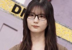 【朗報】小坂菜緒の動画に映り込んだ棒、ビンビンに揺れまくる