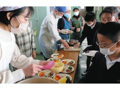 【悲報】ボランティア団体「日本の子供が食えないとかどうでもいいかな。それより朝鮮学校の子どもたちが大事」給食提供へｗｗｗｗｗｗ