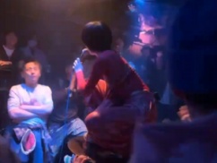 【悲報】日本のミュージシャン、中国公演中止にブチギレ！！！「日本人は黙るな。怒れ。抗議しろ。糞日本政府の糞首相に！」てか、こいつ誰だよｗｗｗｗｗｗ