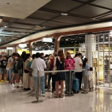 『開店前から200人が行列「3COINS」本日オープン』の画像