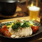 薬味たっぷりで美味さ倍増！自家製サラダチキンがメインのヘルシー晩ごはん。