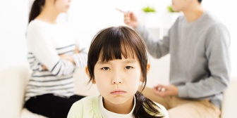 私が中学生の頃、父が嘘をついてウワキをしてた事が発覚。離婚にはならず騒動は収まったように見えたけど…