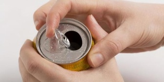 生命にかかわる作業中に、同僚が夜勤でこっそり飲酒してる。どう対応したらいいだろう…