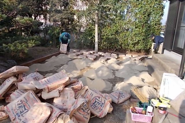 お庭の手入れや剪定なら小郡市 筑紫野市 久留米市の植木屋 浜田造園 固まる土